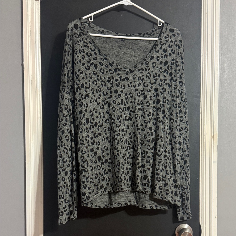 Rails Sami Charcoal Leopard Long Sleeve Linen Tencel V-Neck Top Size: L